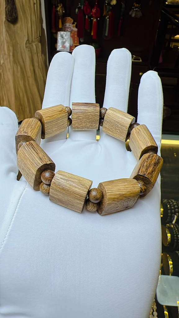 Trầm kiến Lào kiểu đồng hồ