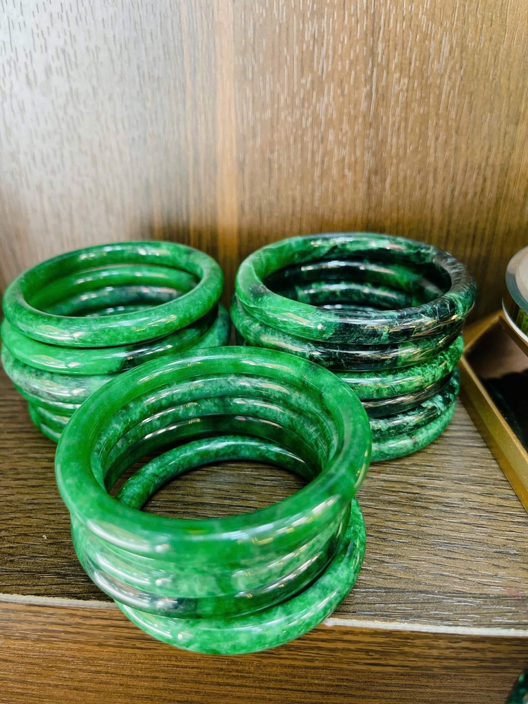 Vòng nguyên khối ngọc Cẩm thạch