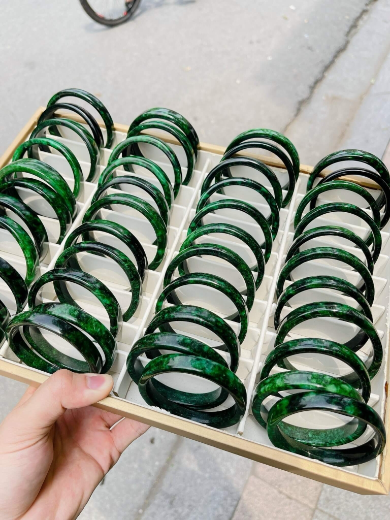 Ngọc nguyên khối cẩm thạch B