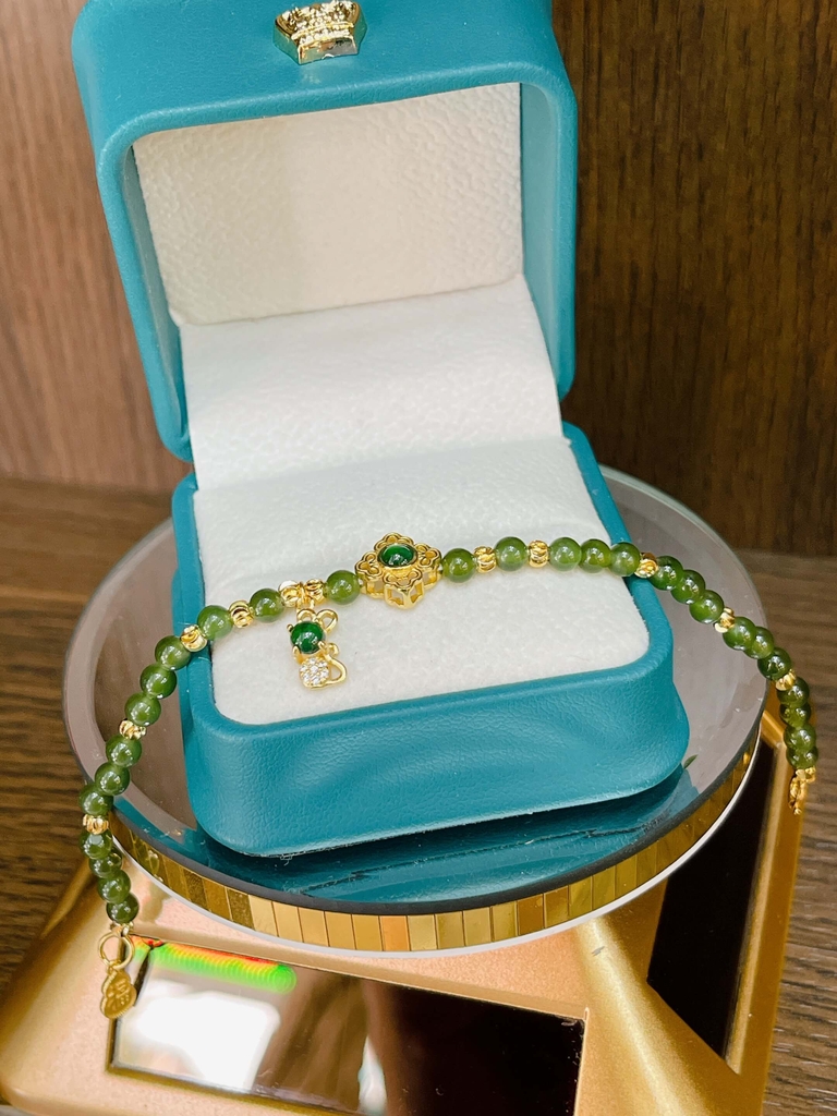 Vòng Ngọc bích 4 li mix charm bạc phủ vàng 24k