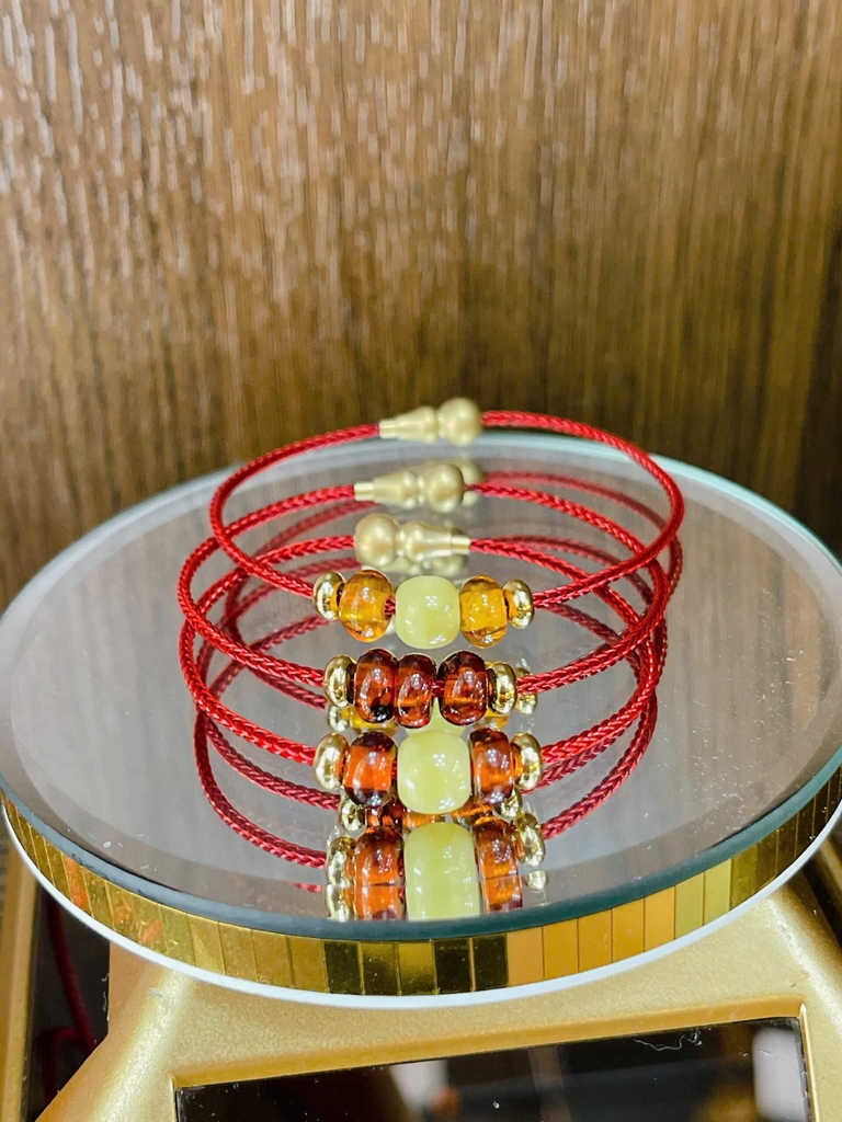 Hổ phách mật lạp xuyên dây cap
