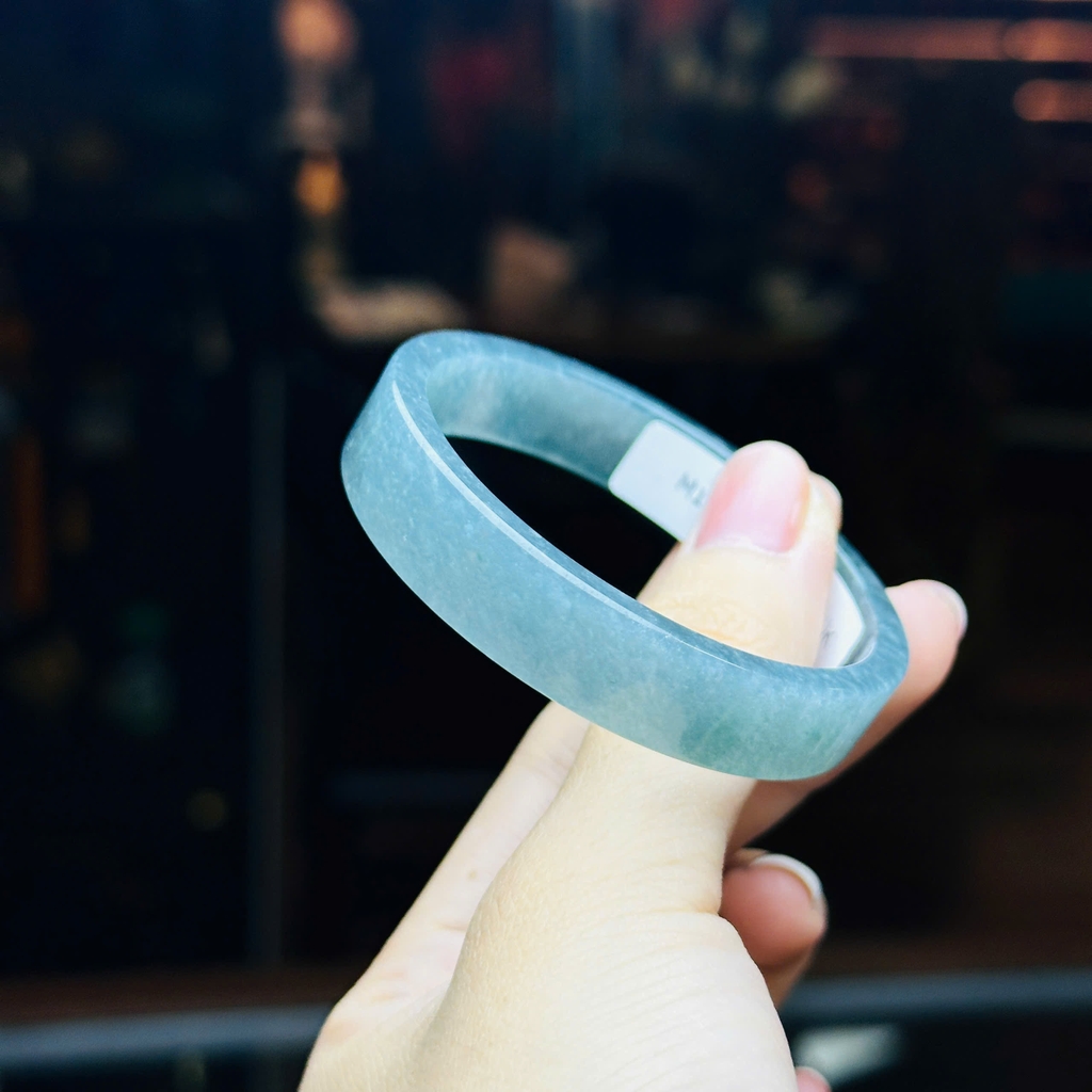 Vòng Bản Vuông Lam Băng Ngọc – Sắc Xanh Thanh Khiết, Đẳng Cấp Thượng Lưu