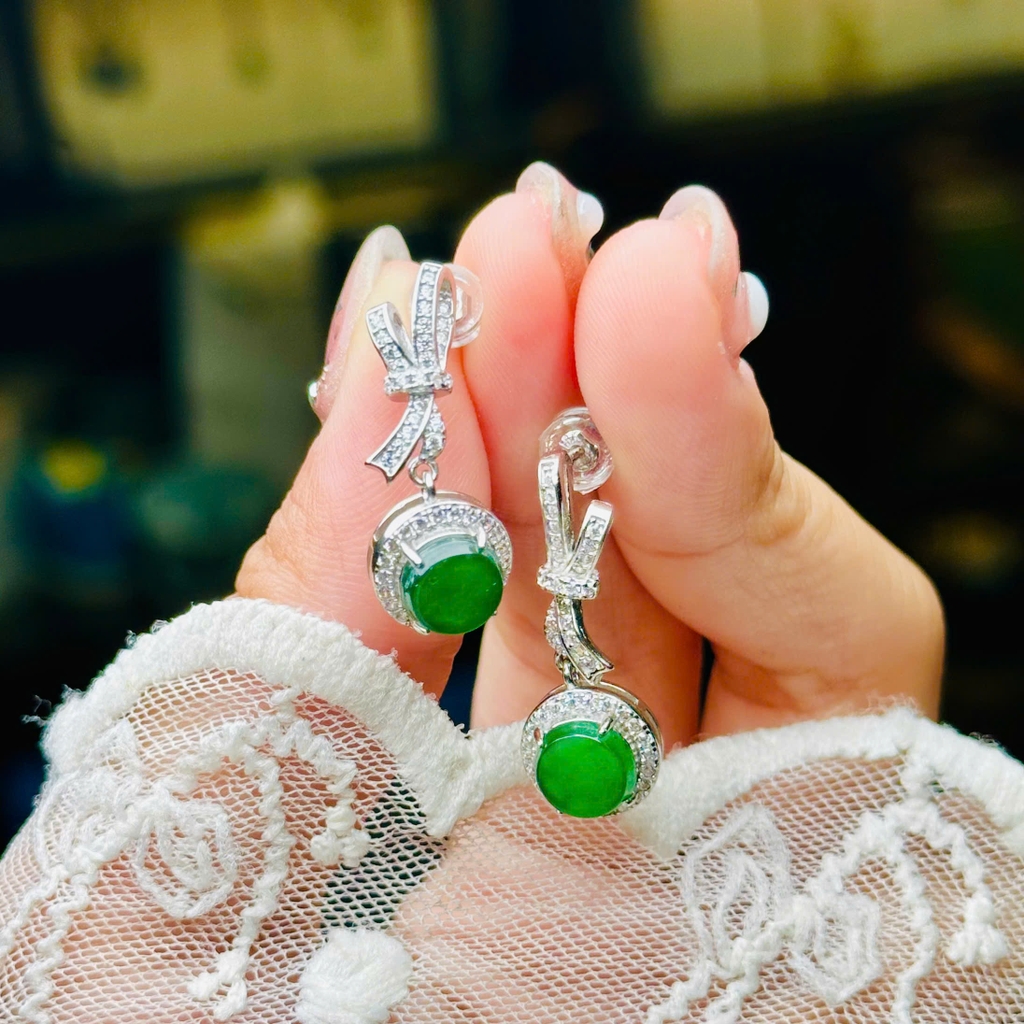 Khuyên Tai Bạc Phỉ Thúy Lục Đế – Vẻ Đẹp Cổ Điển & Sang Trọng