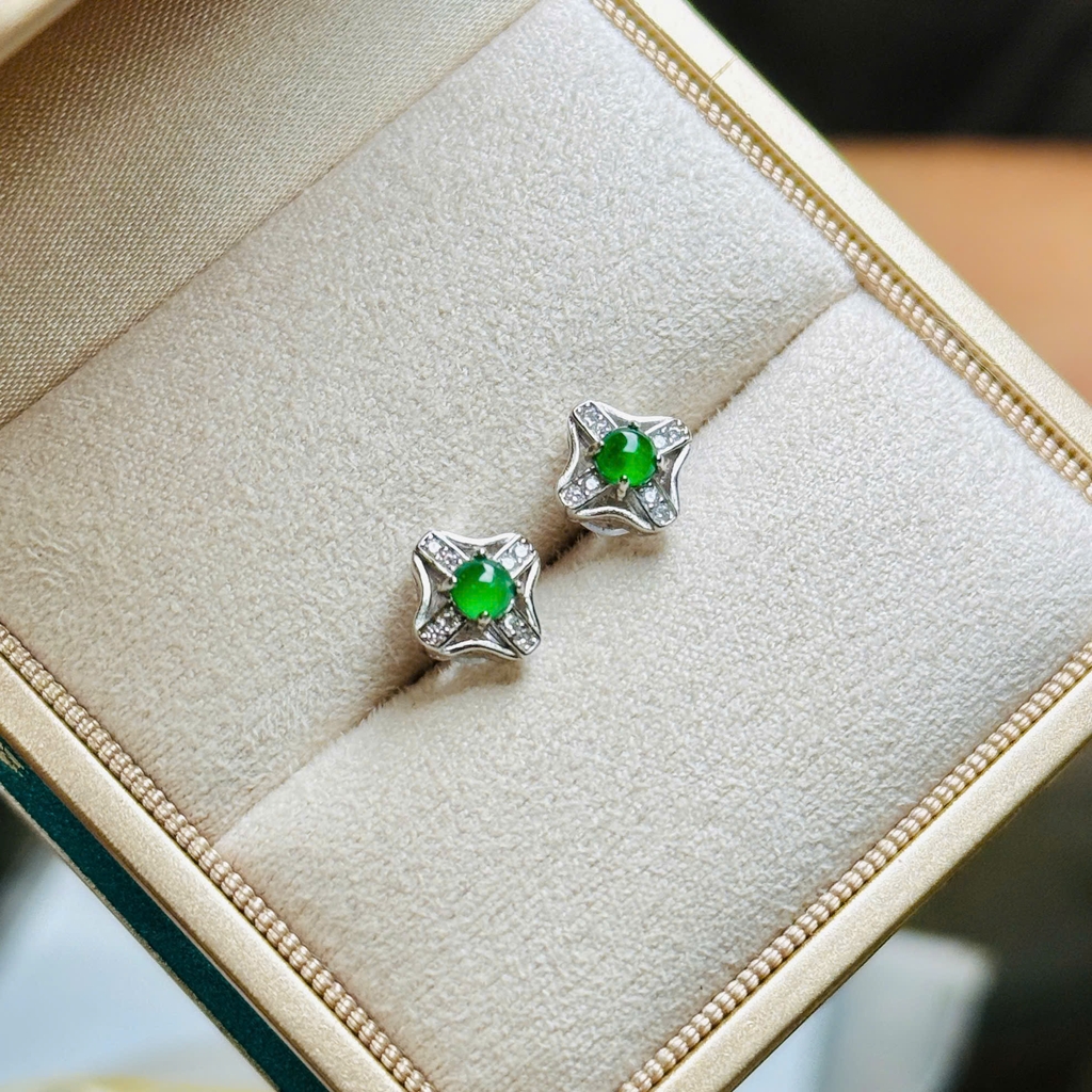 Khuyên Tai Bạc Phỉ Thúy Lục Đế – Vẻ Đẹp Sang Trọng & Bình An