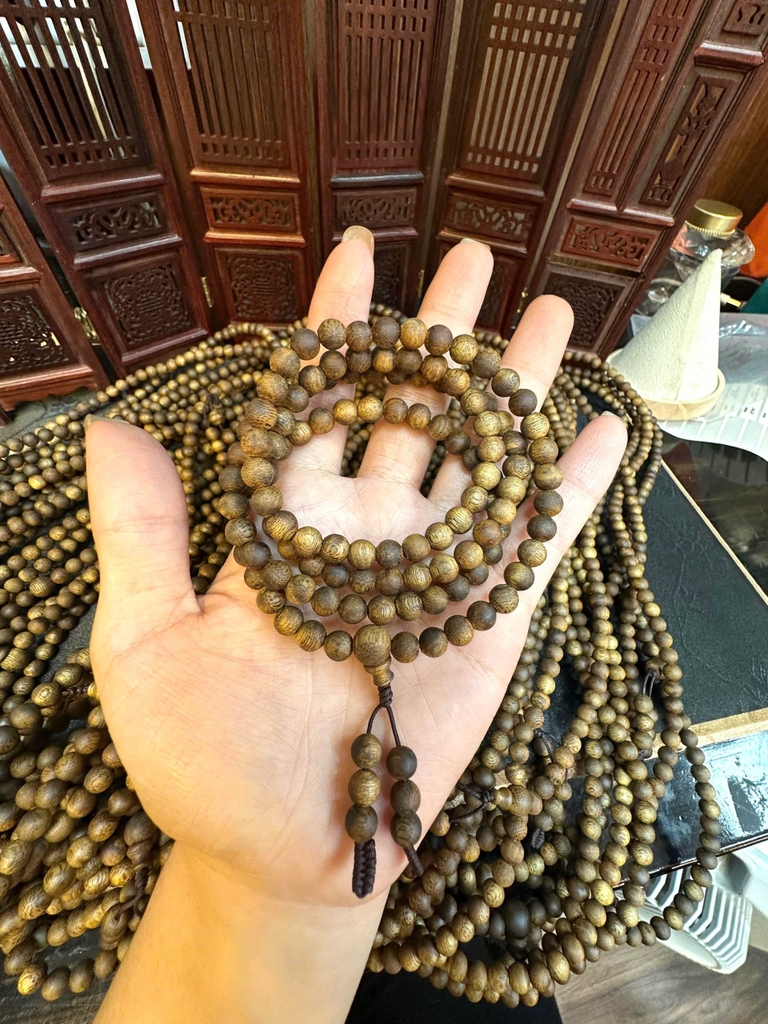 Chuỗi Trầm Hải Nam Nổi 6.5li 108 Hạt – Tinh Hoa Đất Trời & Tâm Linh Hội Tụ