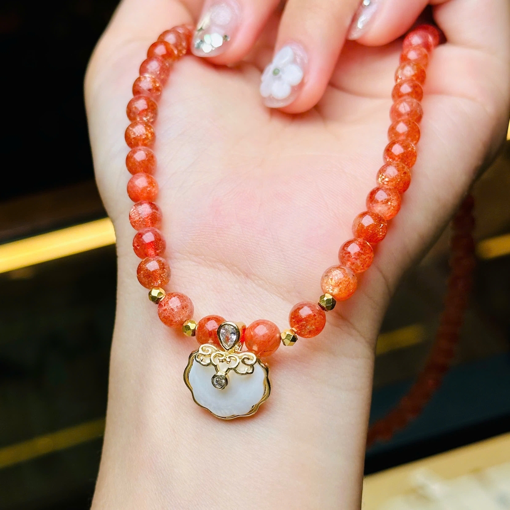 Chuỗi Cổ Hồng Nhật Vận – Mặt Bạc Phủ Vàng: Rạng Rỡ & May Mắn