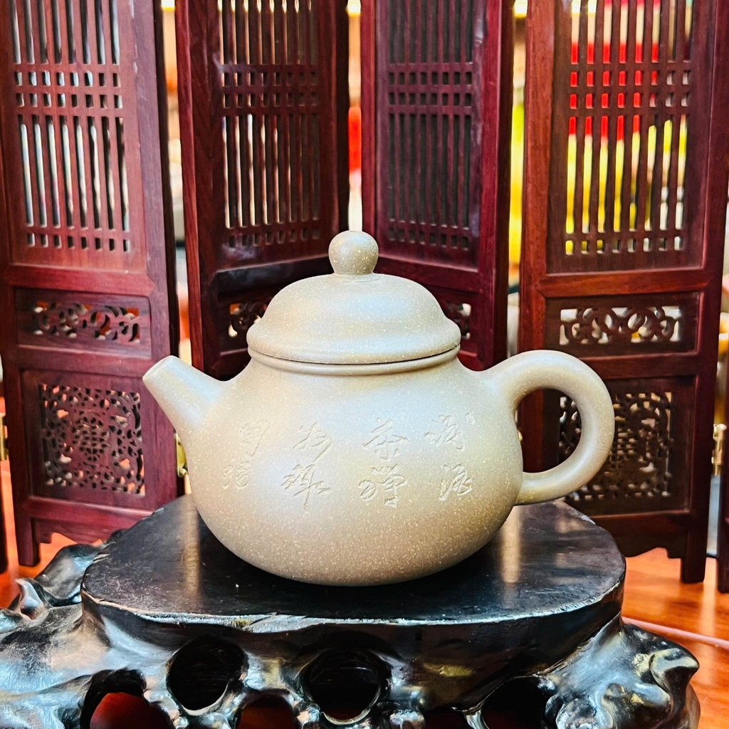 Ấm Tử Sa Dáng Thạch Hồ – Tinh Hoa Trà Đạo & Nghệ Thuật Đất Nung