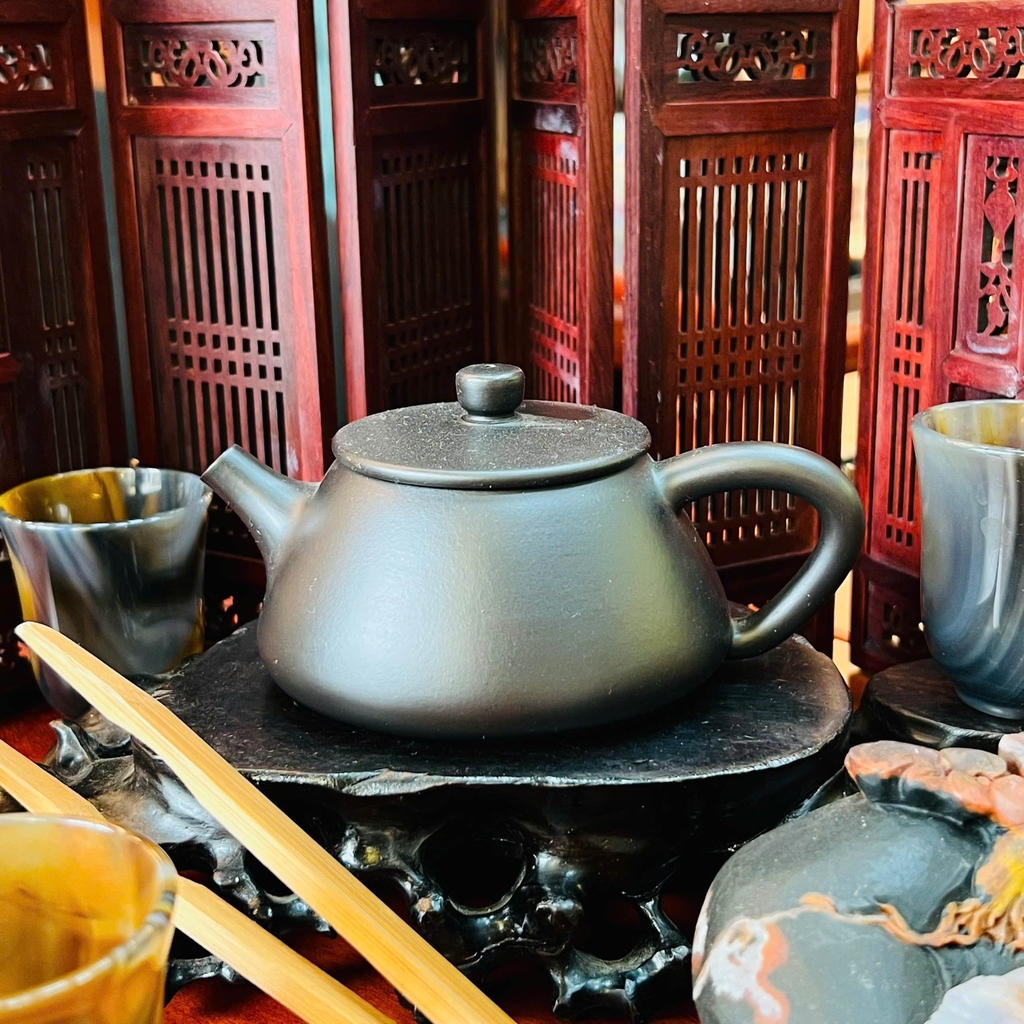 Bộ Ấm Tử Sa Tùng Hạc Diên Niên – Tuyệt Tác Trà Đạo Cổ Điển