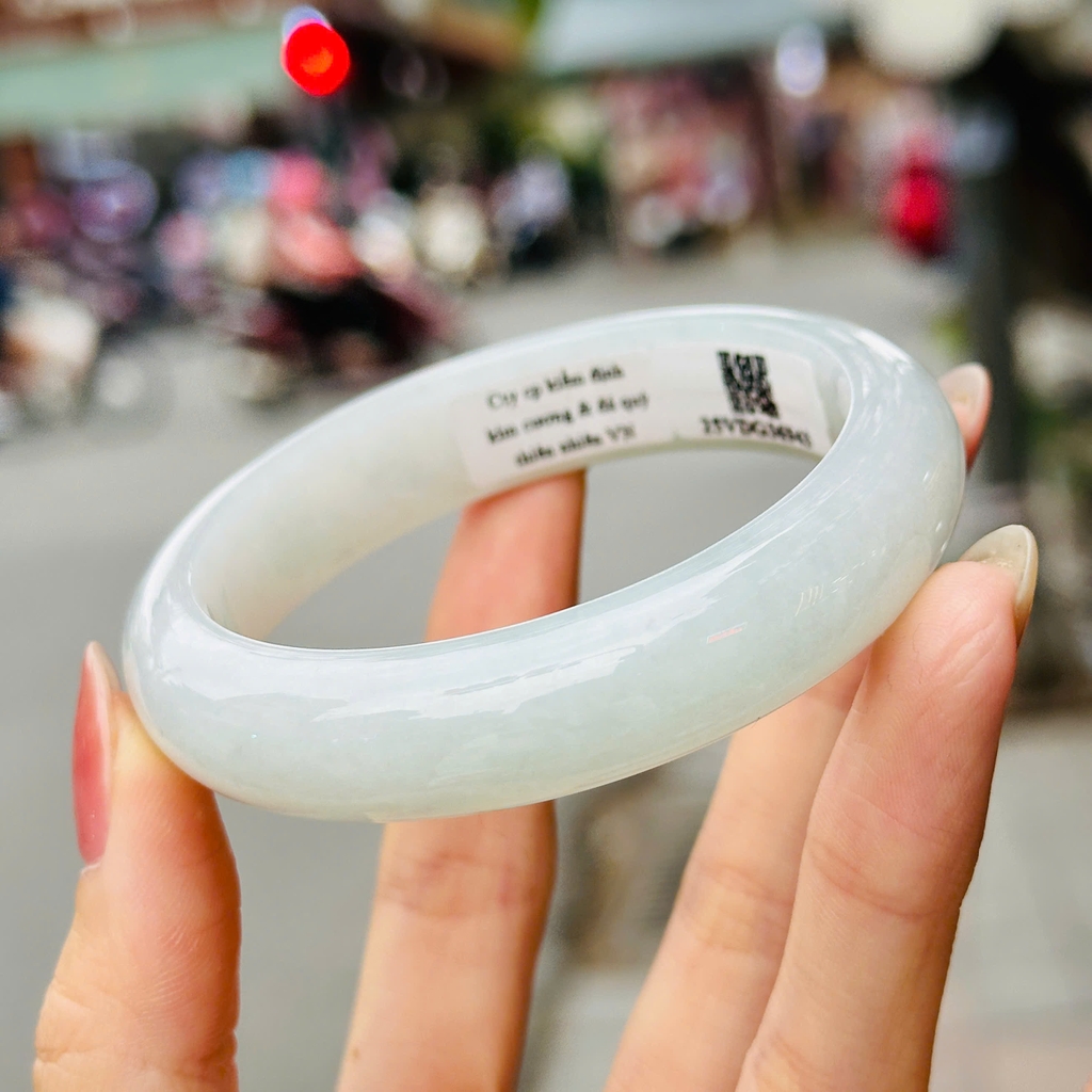 Vòng Nguyên Khối Phỉ Thúy Băng Trắng Type A – Tuyệt Tác Băng Tâm Thanh Khiết