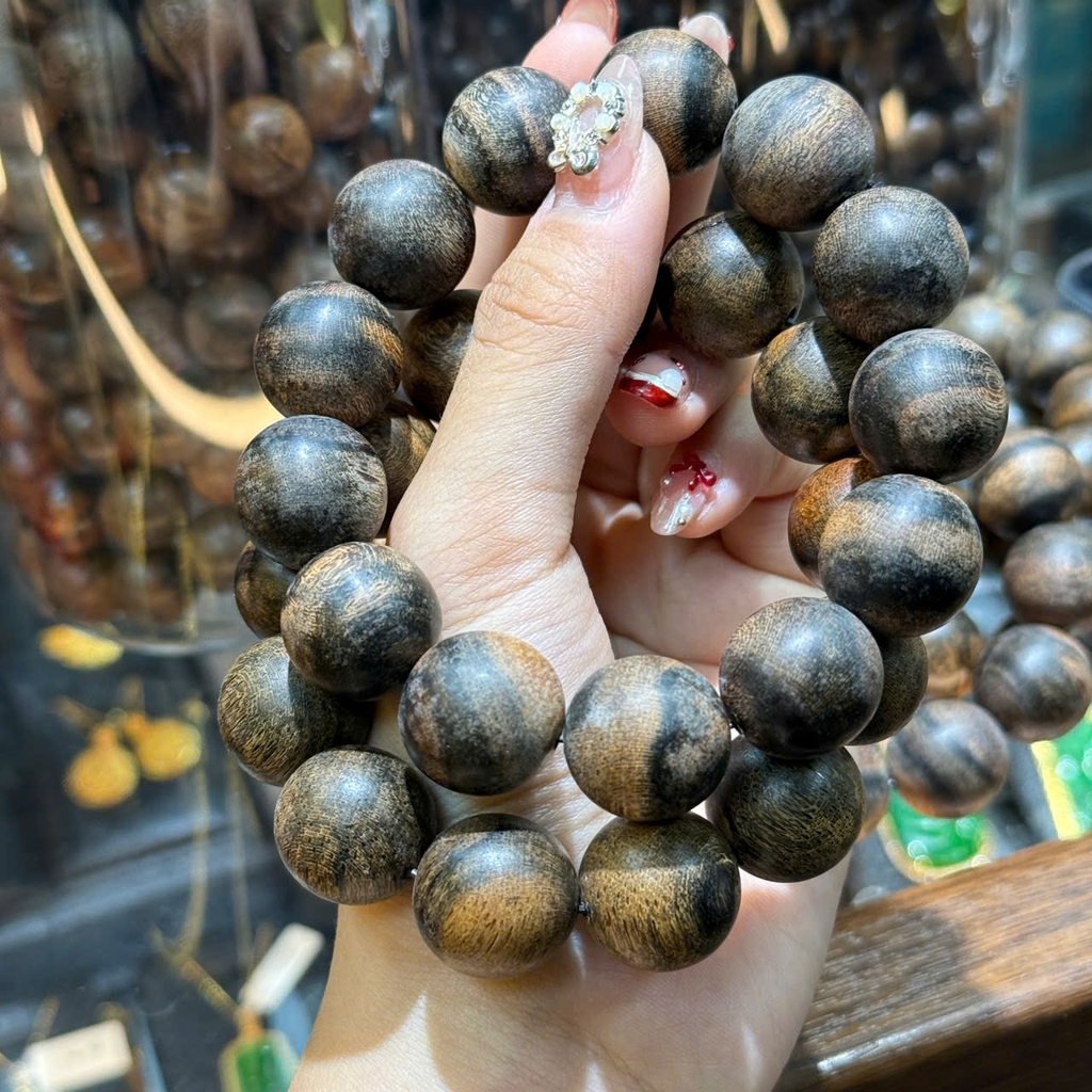 Chuỗi Trầm Hương Dó Dằn 18 Ly – Tinh Hoa Đại Ngàn & Tâm Linh Hội Tụ