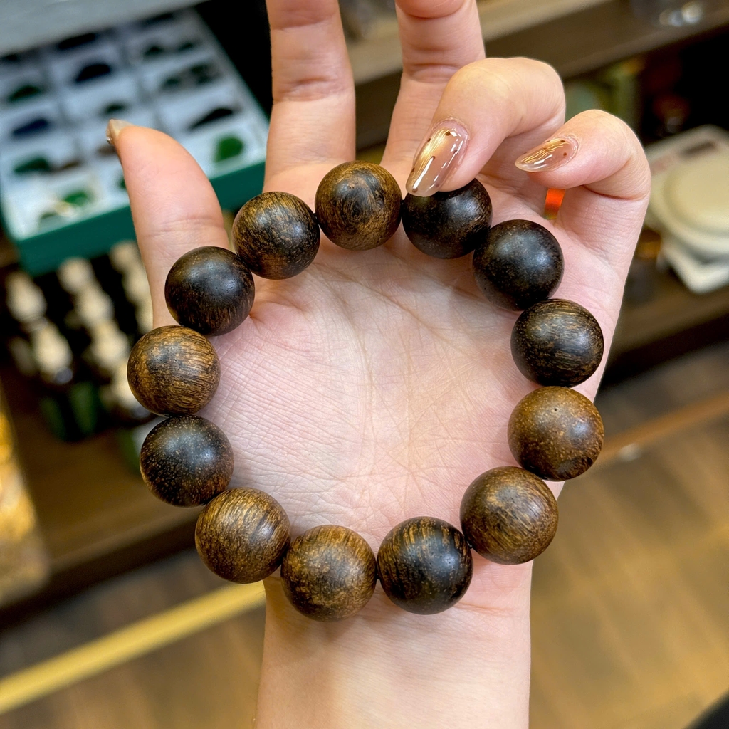 Chuỗi Trầm Hương Dó Dây 18mm – Tinh Túy Thiên Nhiên, Đẳng Cấp & Tâm Linh