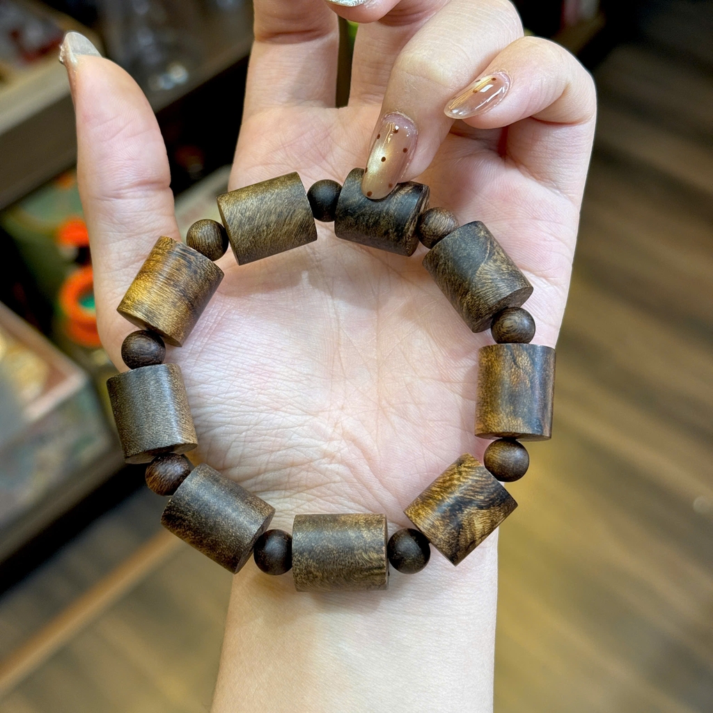 Chuỗi Trầm Dó Dây Công Nghệ – Tinh Hoa Trầm Việt & Vẻ Đẹp Thời Thượng