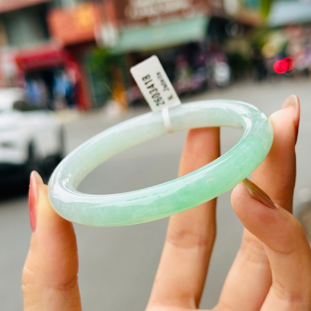 Vòng Bản Phỉ Thúy Bạch Đế Thanh Type A – Vẻ Đẹp Quyền Quý & Vĩnh Cửu