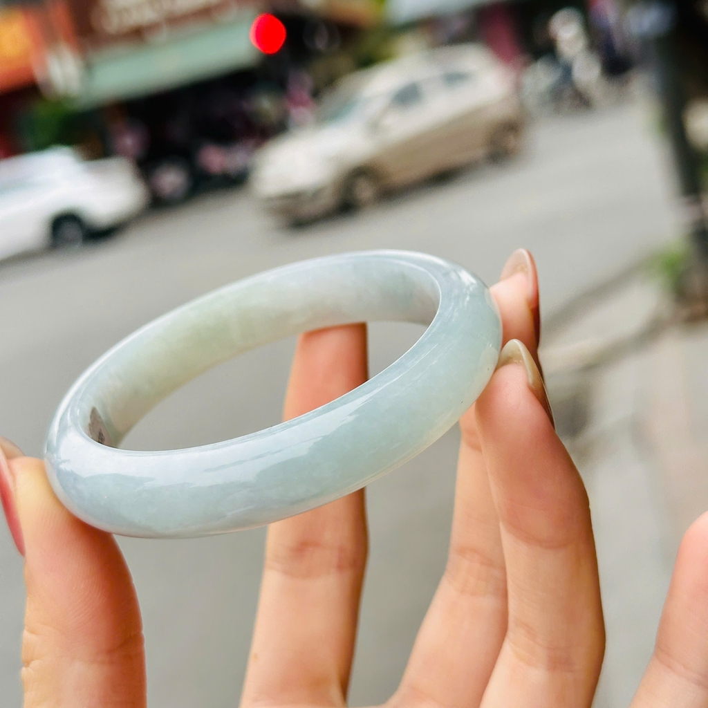 Vòng Ngọc Phỉ Thuý Băng Trắng Type A – Vẻ Đẹp Thanh Khiết & Sang Trọng