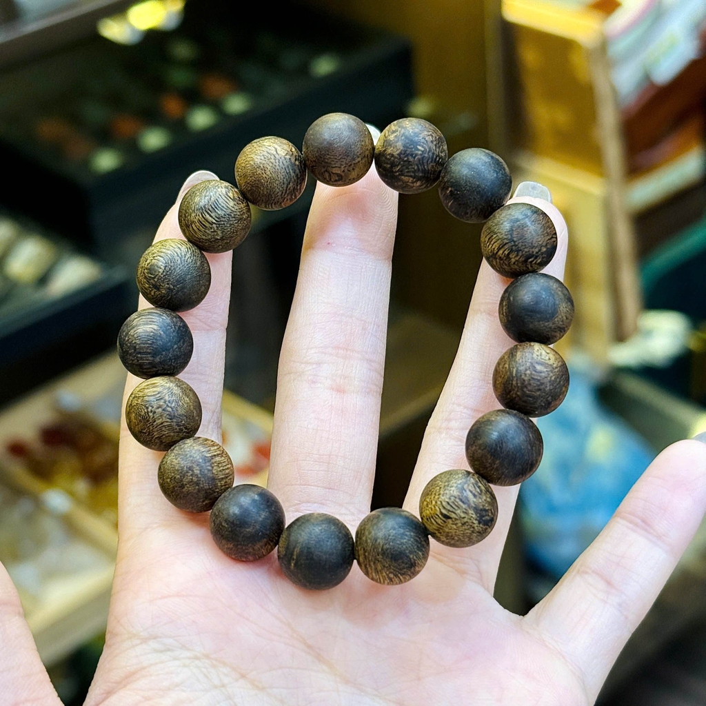 Chuỗi Trầm Hương Việt Nam 12ly Tự Nhiên – Kết Tinh Tinh Hoa Đất Trời