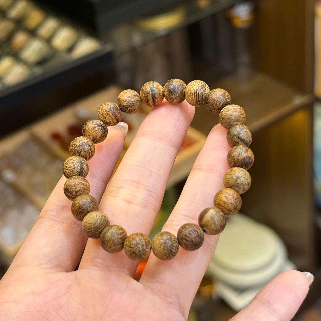 Vòng Tay Trầm Hương Indo Tarakan 8li – Tinh Hoa Đại Ngàn & Năng Lượng Bình An