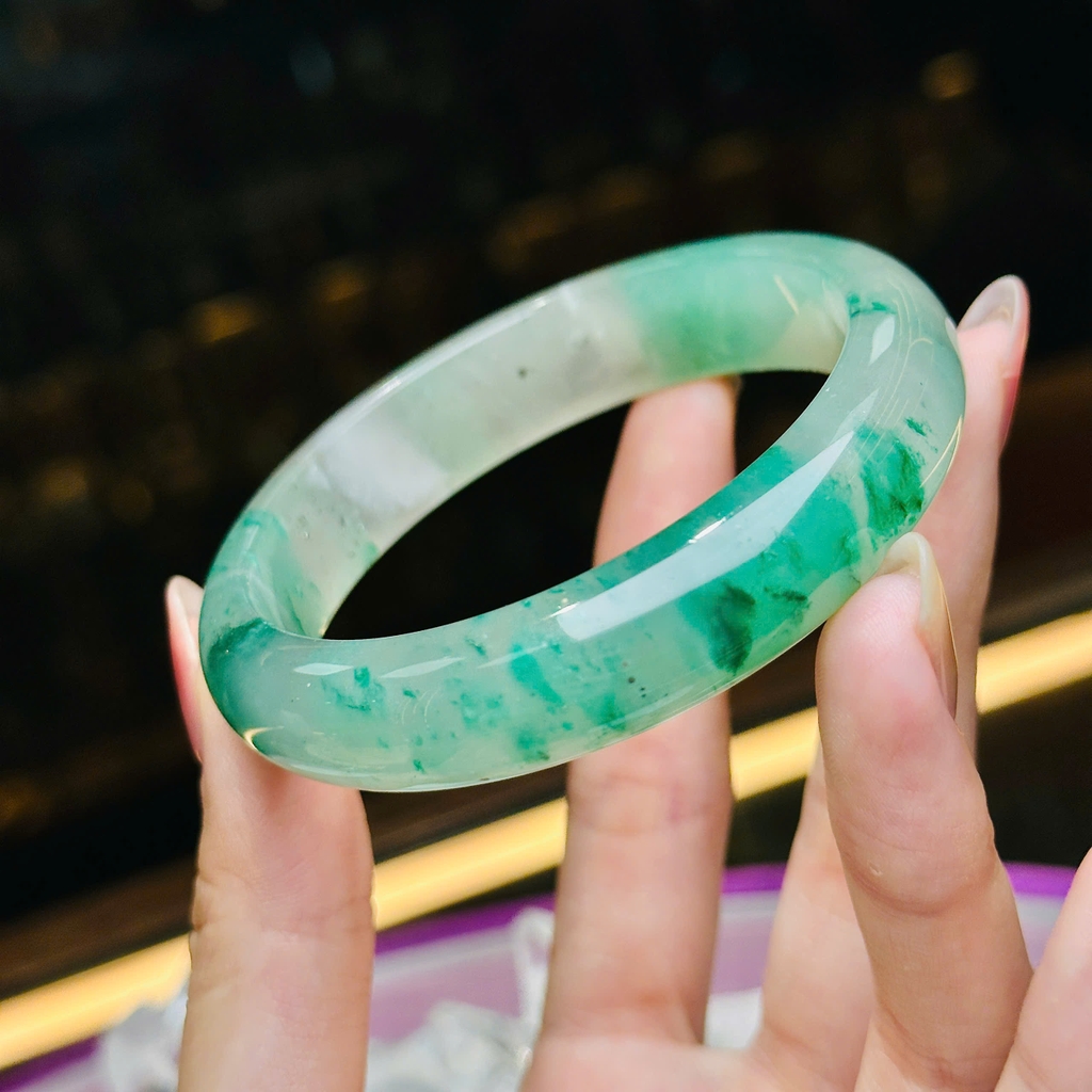 Vòng Ngọc Khối Du Long (Sơn Thủy) – Vẻ Đẹp Quyền Quý & Vĩnh Cửu