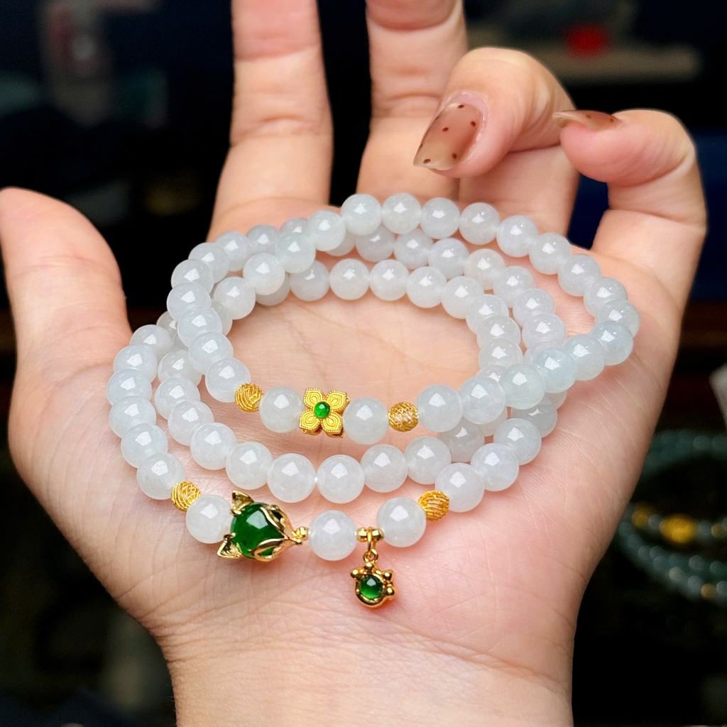 Phỉ thuý trắng 6,5mm mix charm v18k