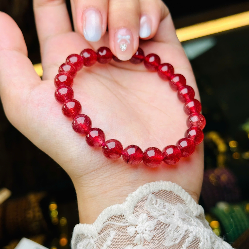 Vòng Tay Thạch Anh Dâu Tây Hồng 8mm – Vẻ Đẹp Ngọt Ngào & Tràn Đầy Sức Sống