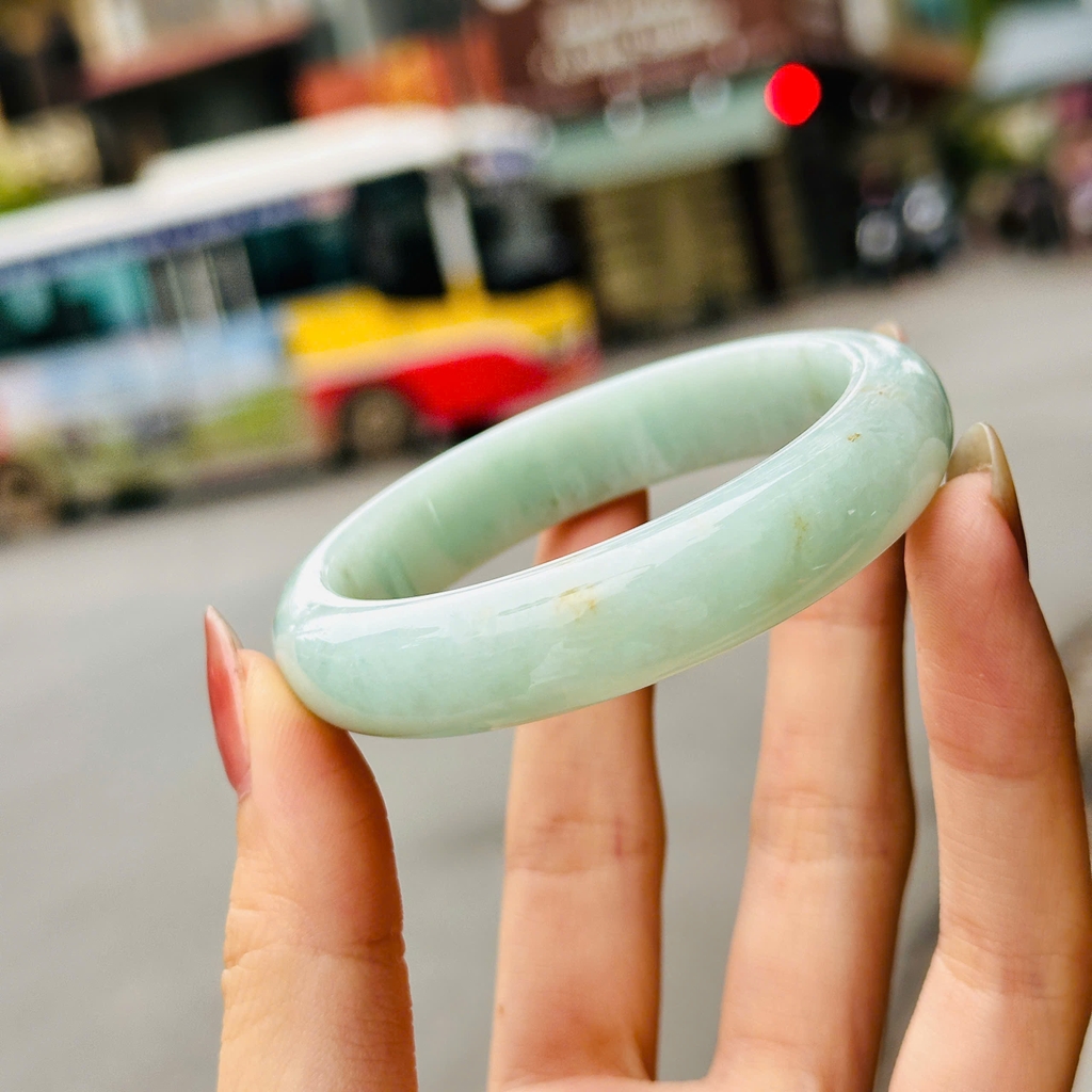 Khối phỉ thuý xanh táo type A điểm chấm hoàng phỉ