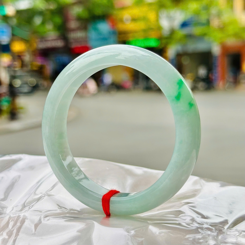 Vòng Ngọc Phỉ Thúy Băng Điểm Lục Táo – Vẻ Đẹp Thanh Khiết & Quý Phái