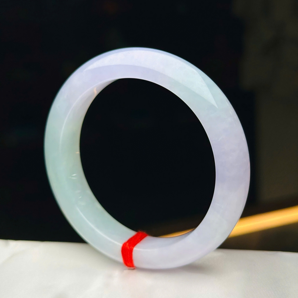 Vòng Tay Nguyên Khối Phỉ Thuý Đới Xuân Tài – Sắc Màu Thanh Tao & Sang Trọng