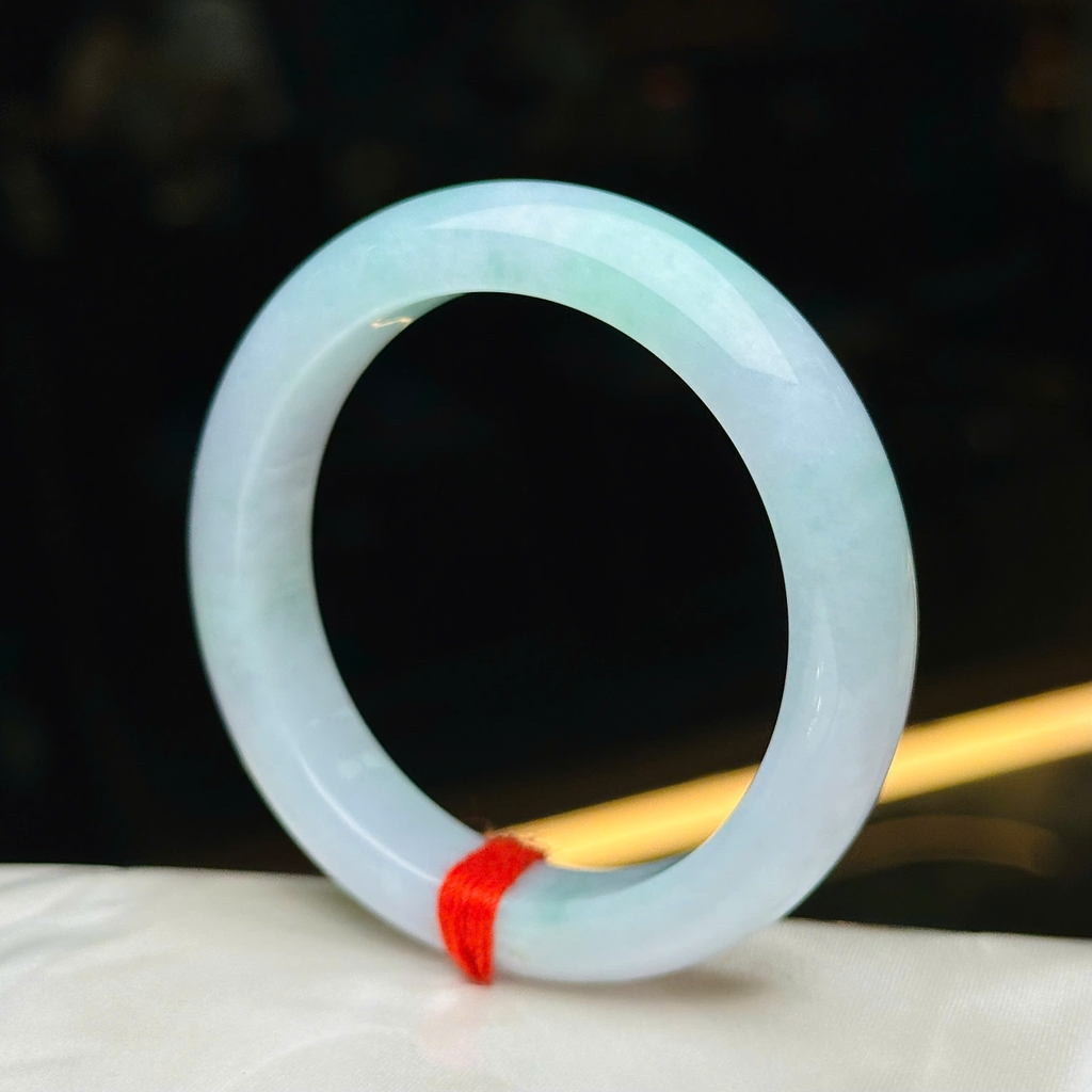 Vòng Bản Hẹ Phỉ Thúy Đới Xuân Tài Nguyên Khối – Vẻ Đẹp Thanh Khiết & Sang Trọng