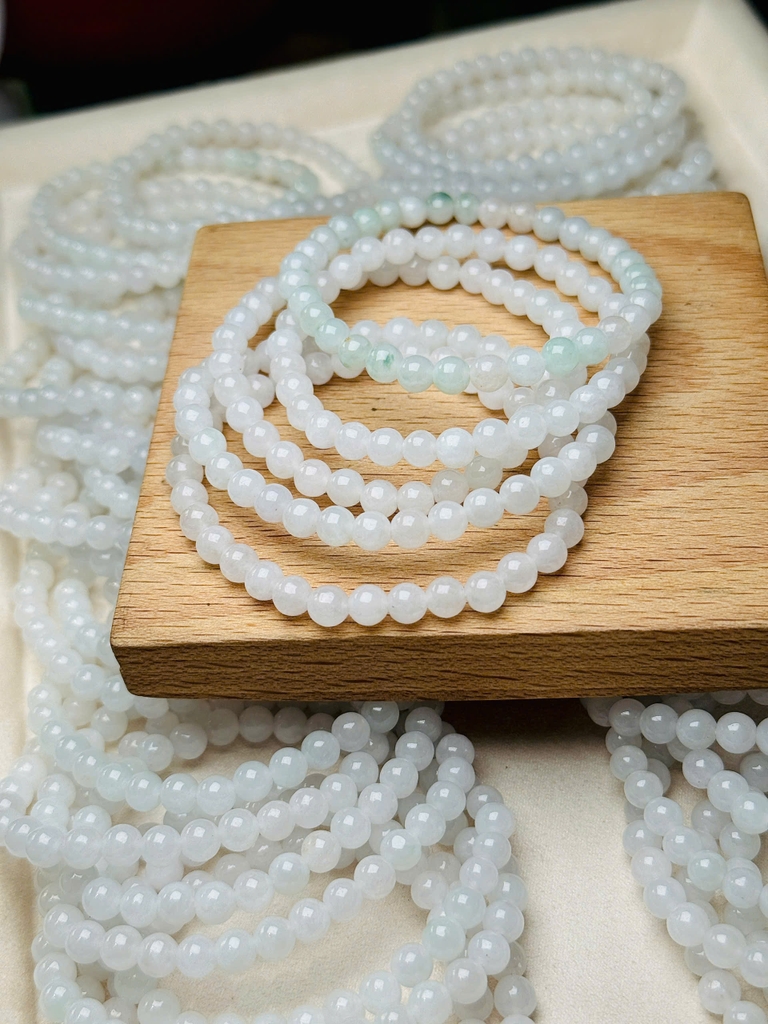 Chuỗi Đơn Phỉ Thuý Trắng 5.8li – Vẻ Đẹp Tinh Khôi & Trang Nhã