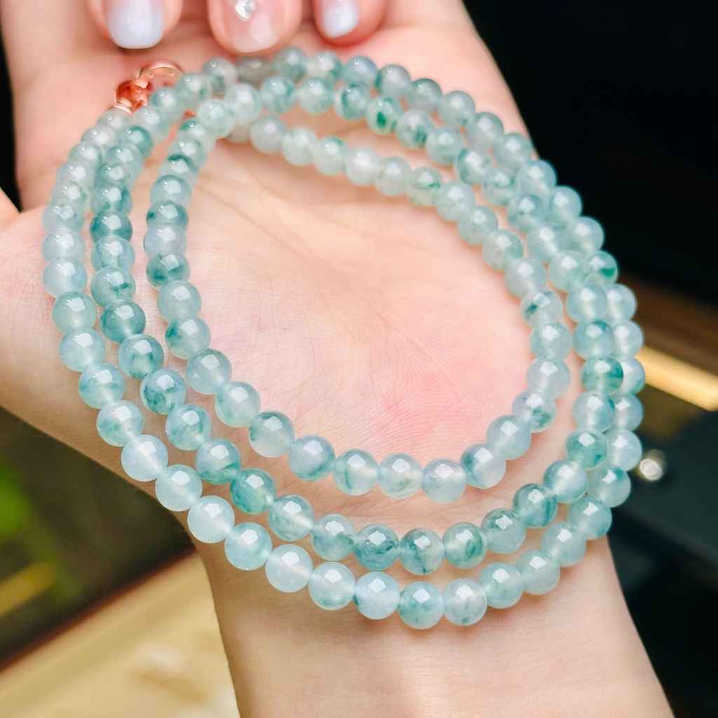 Chuỗi Vòng Phỉ Thúy Băng Hoa Bay – Vẻ Đẹp Thanh Khiết & Sang Trọng