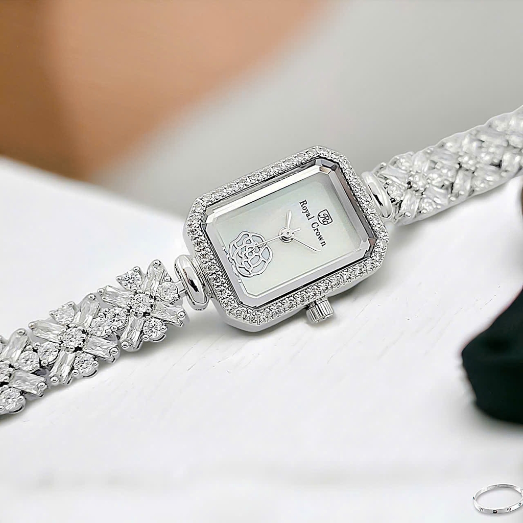 Đồng Hồ Nữ Royal Quartz 2032 Dây Thép Trắng Mặt Trắng Viền Đá