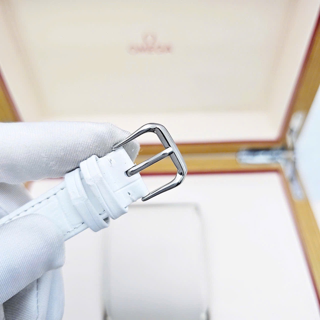 Đồng Hồ Nữ Royal Quarrtz 3628 Dây Da Mặt Trắng Viền Đá