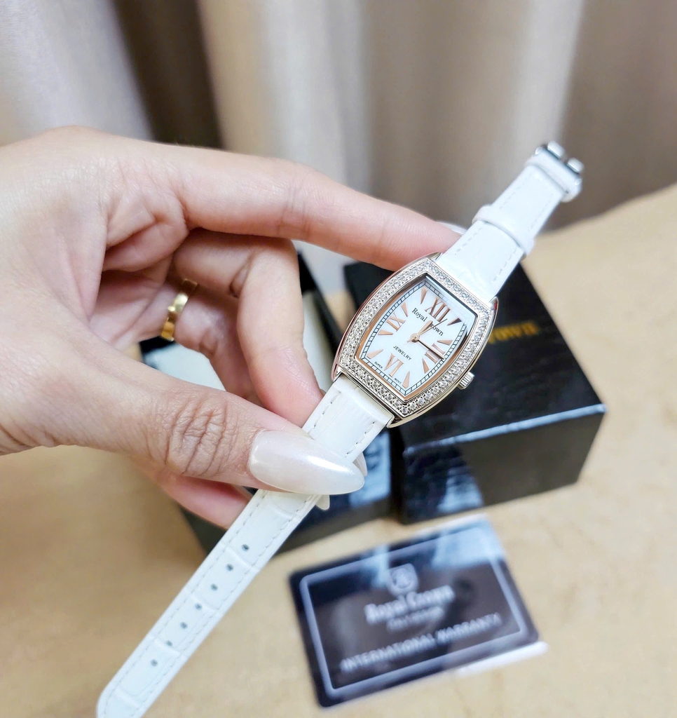 Đồng Hồ Nữ Royal Crown Quartz 3635 Dây Da Trắng Mặt Trắng Viền Đá