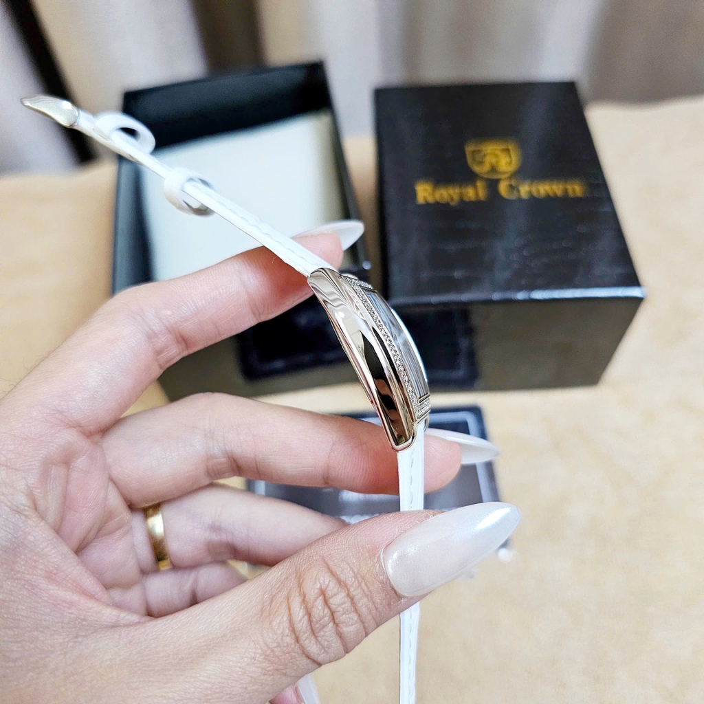 Đồng Hồ Nữ Royal Crown Quartz 3635 Dây Da Trắng Mặt Trắng Viền Đá