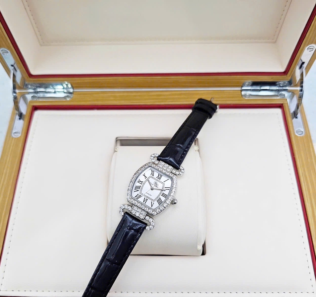 Đồng Hồ Nữ Royal Quartz 4670 Da Đen Mặt Trắng