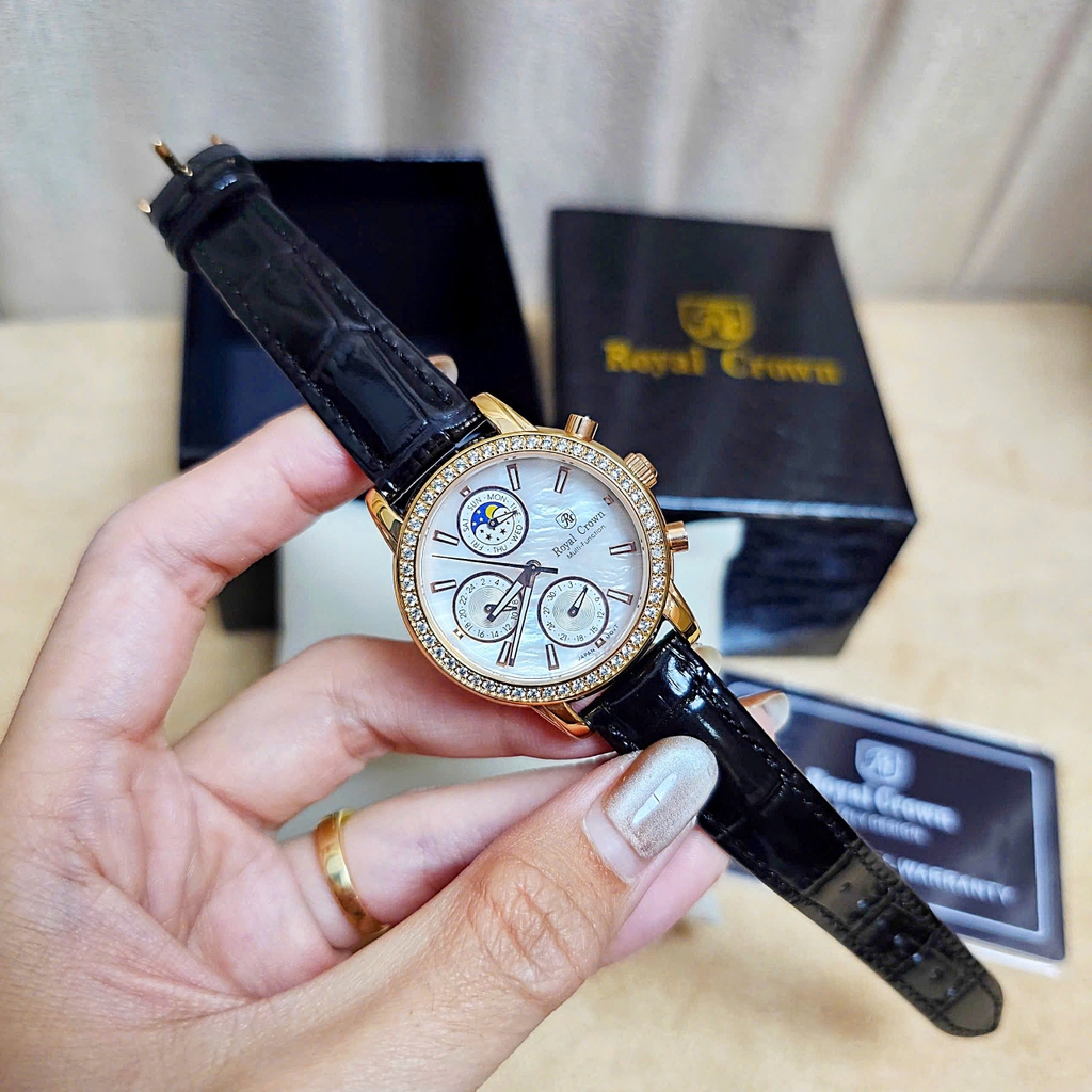 Đồng Hồ Nữ Royal Quartz 6420 Dây Da Đen Mặt Trắng Viền Đá
