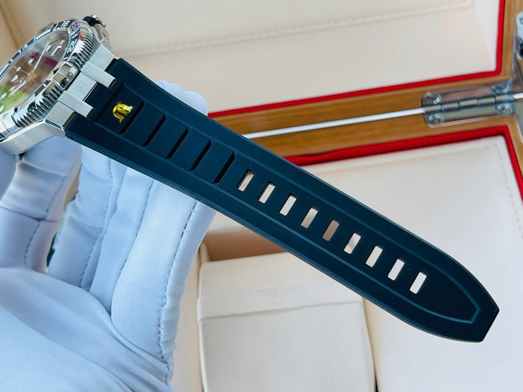 Đồng hồ Nam  Maurice Lacroix Automatic Aikon Venturer GMT AI6158-SS001-130-2 ( AI6158SS0011302 )