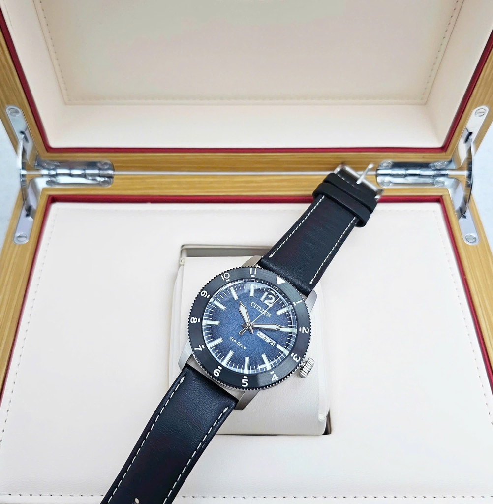 Đồng Hồ Nam Citizen Quartz Eco-drive AW0077-19L