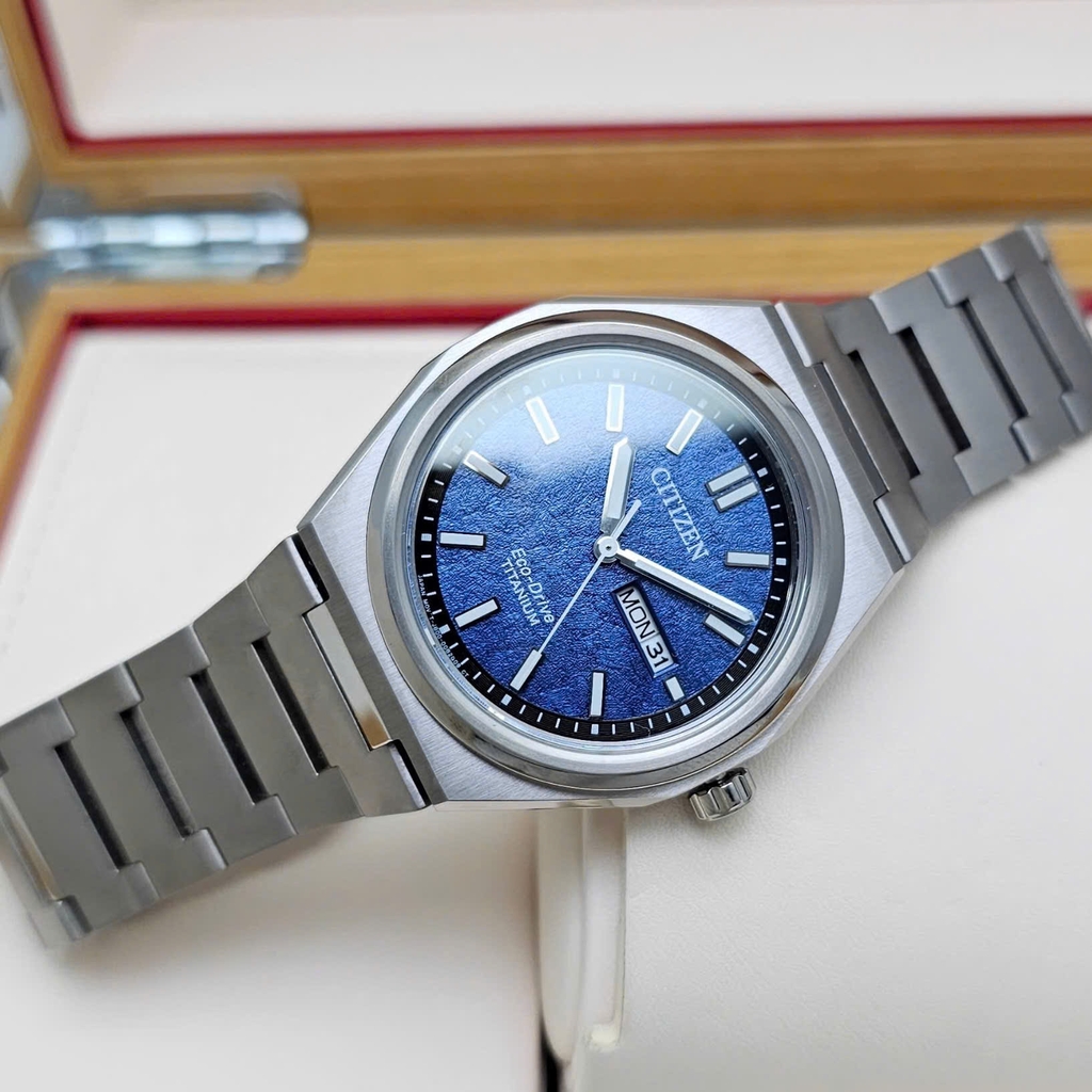 Đồng Hồ Nam Citizen Quartz Eco-Drive Super Titanium AW0130-85L