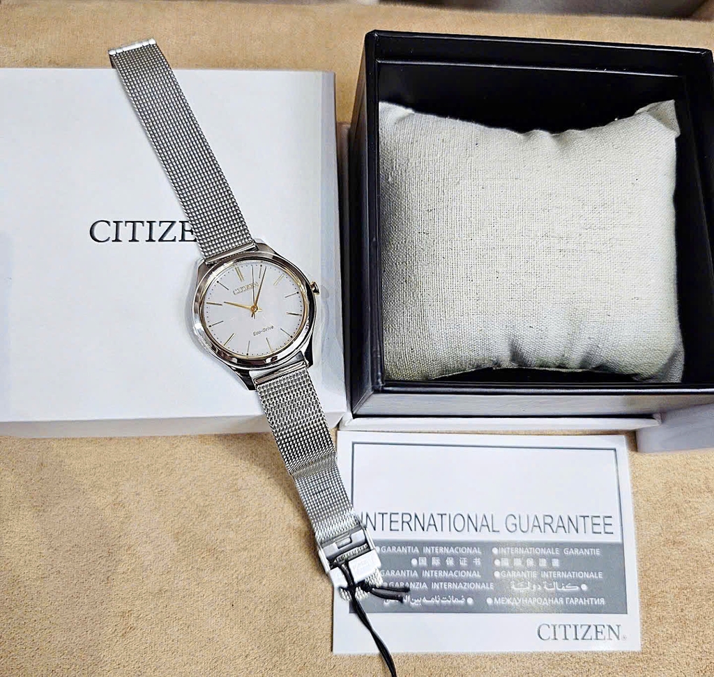 Đồng Hồ Nữ Citizen Eco-Drive EM0504-81A