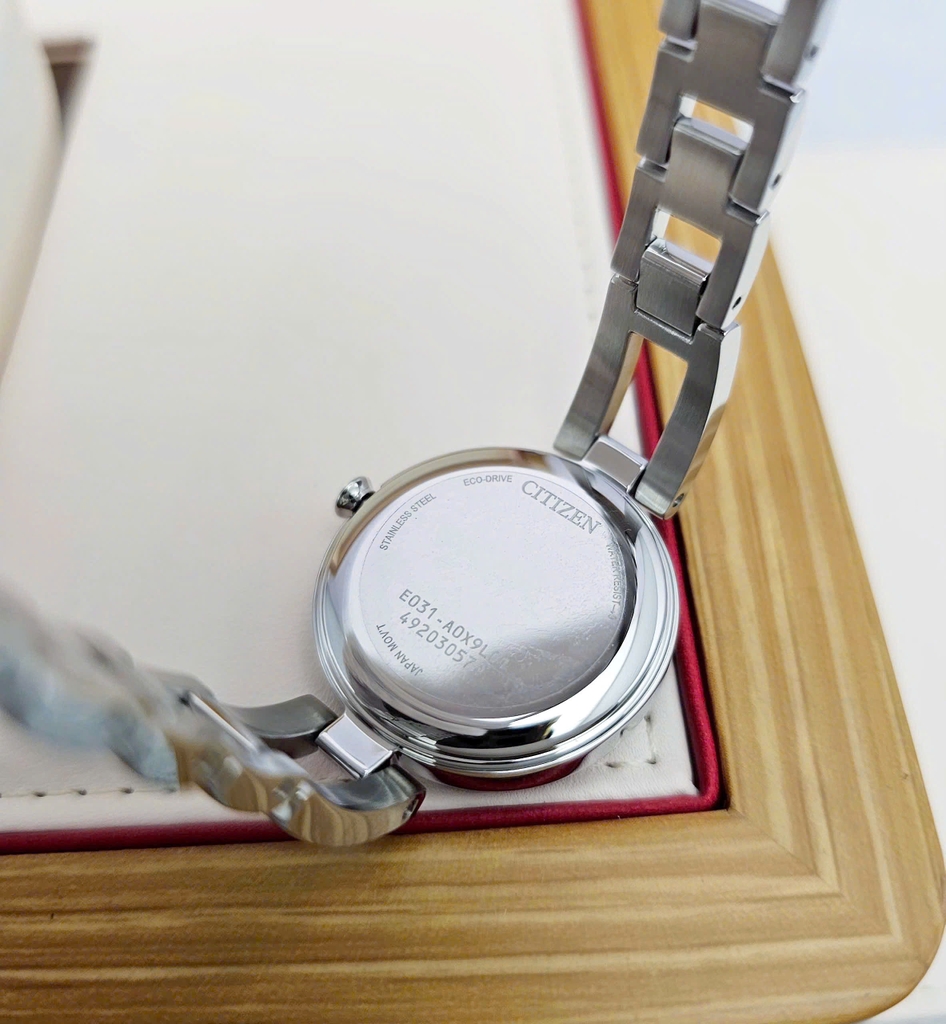 Đồng Hồ Nữ Citizen Quartz Eco-Drive EM0801-85N