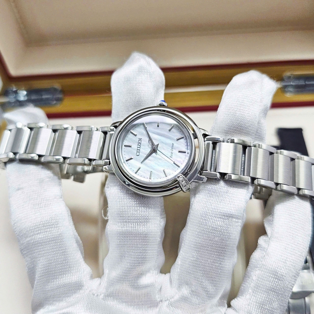 Đồng Hồ Nữ Citizen L Quartz Eco-Drive EM1090-60D