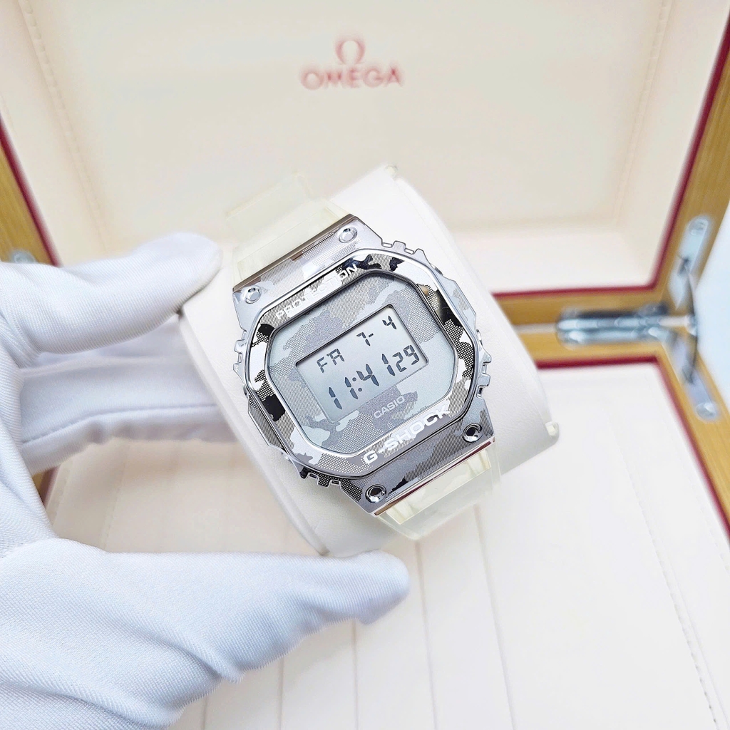Đồng Hồ Nam Casio Quartz Gshock GM-5600SCM-1DR Dây Nhựa Mặt Trắng