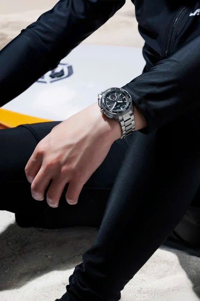 Đồng Hồ Nam Citizen Quartz Eco-Drive Promaster Marine Wave Tracker JV3001-53E