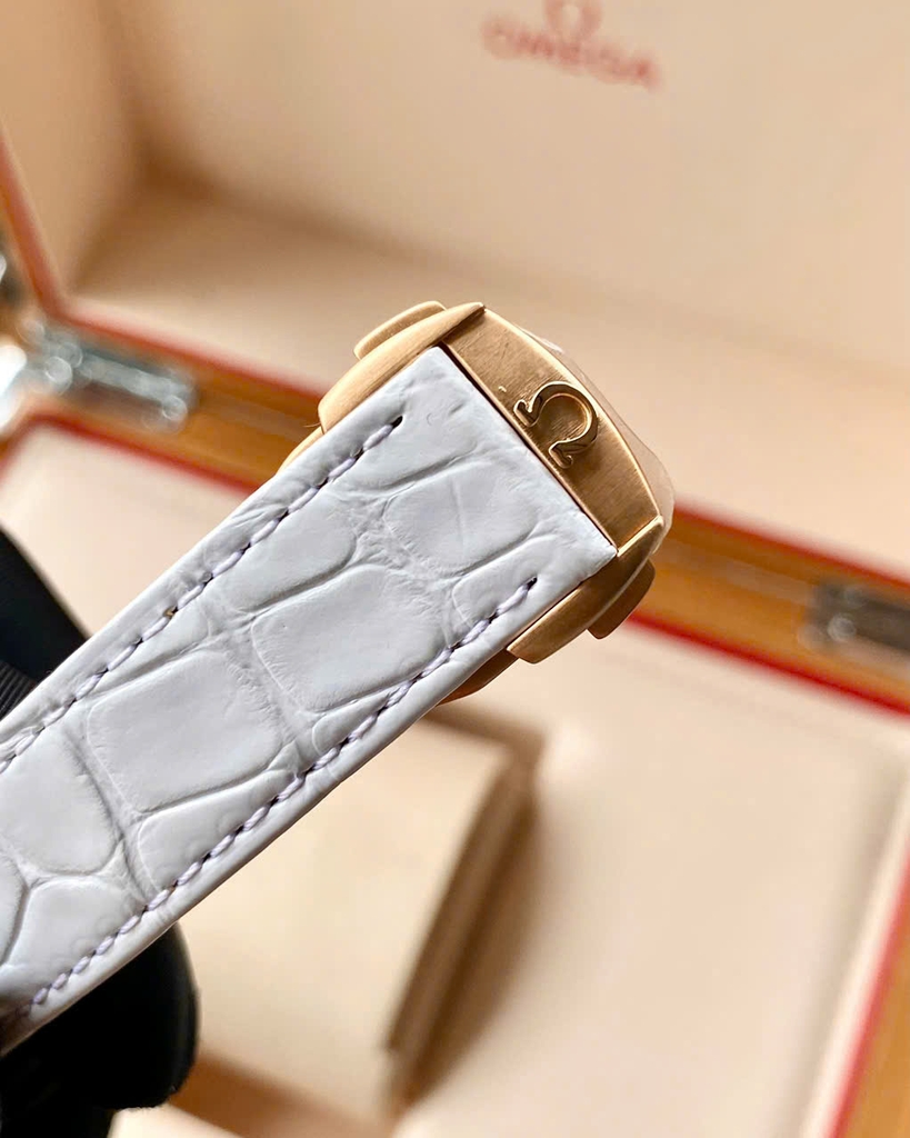 Đồng Hồ Nữ Omega Automatic Seamaster Planet Ocean 232.58.38.20.04.001( 232.58.38.20.04.001 )