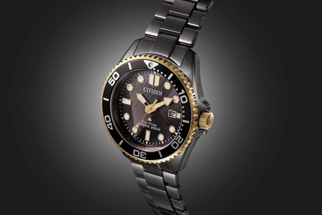 Đồng Hồ Nam Citizen Quartz Eco-Drive Light in Black Limited BN0264-53E