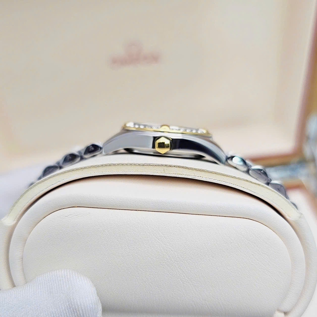 Đồng Hồ Nữ Citizen Quartz EU6064-54D Dây Thép Vỏ Trắng Mặt Khảm Trai 