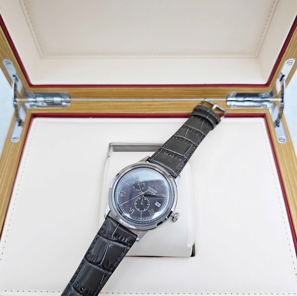 Đồng Hồ Nam Orient Automatic RA-AK0704N10B Dây Da Vỏ Trắng Mặt Xám Bambino Gen 8