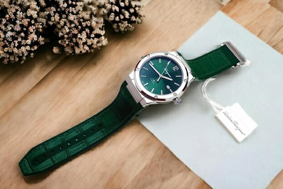 Đồng Hồ Nam Salvatore Ferragamo Quartz SFDT00119 Dây Da Vỏ Trắng Mặt Xanh Lá Sapphire