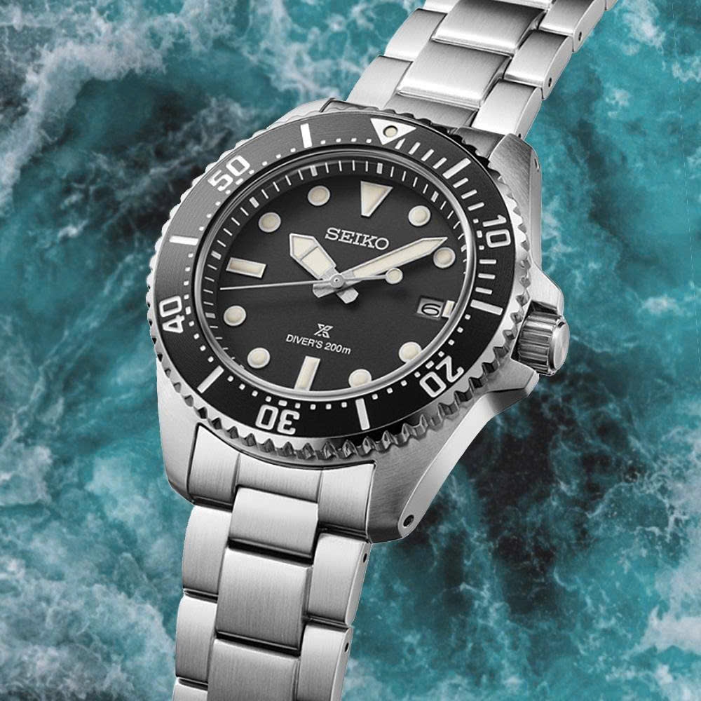 Đồng Hồ Nam Seiko Quartz Solar Prospex SNE597P1