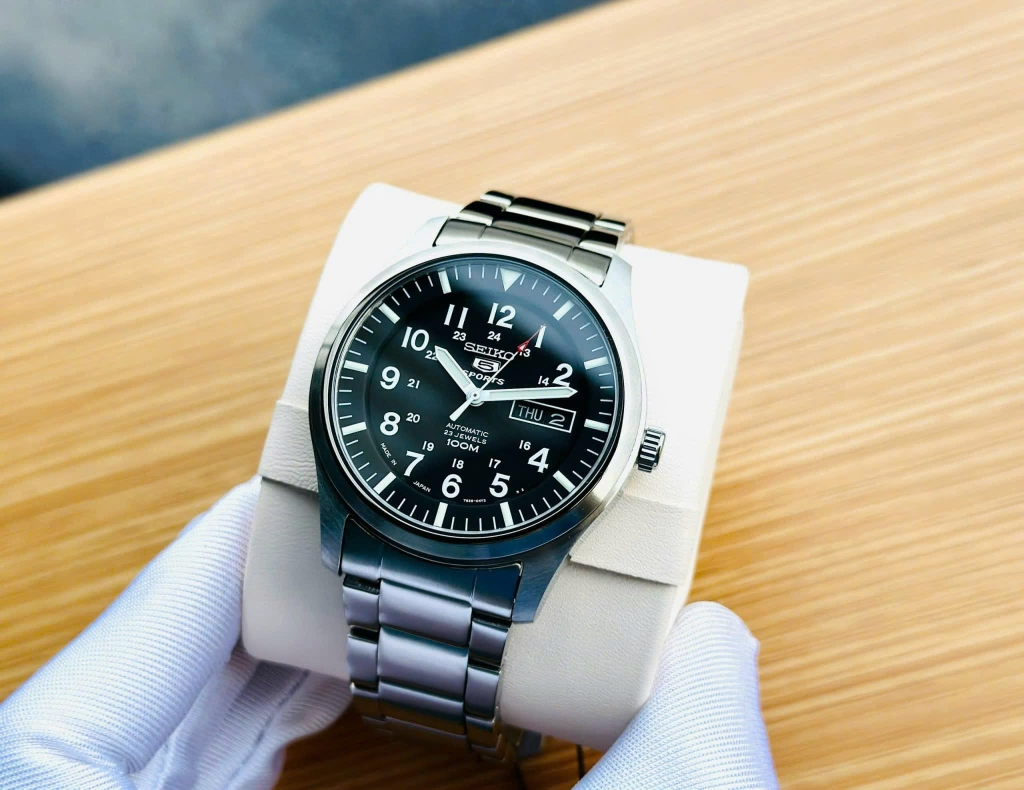 Đồng Hồ Nam Seiko 5 Automatic SNZG13J1 Sport Dây Thép Mặt Đen